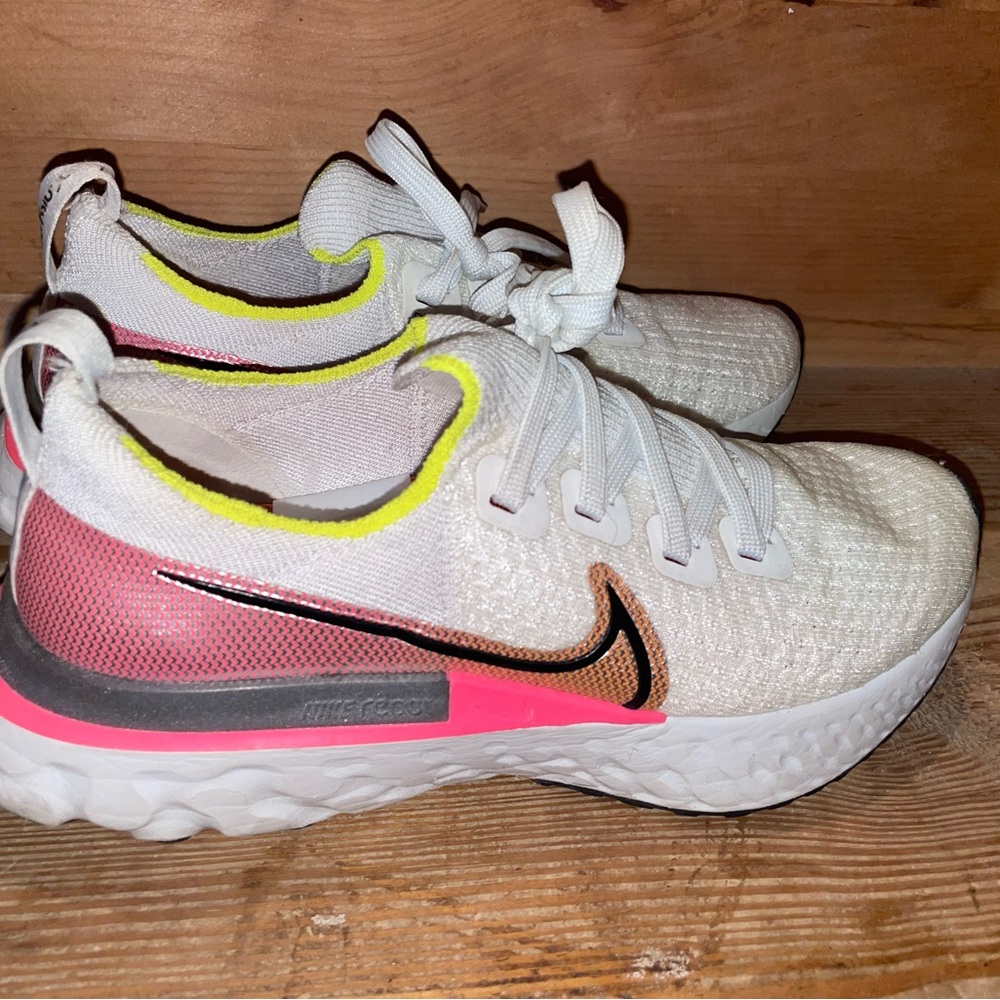 Nike Flyknit Sneakers
